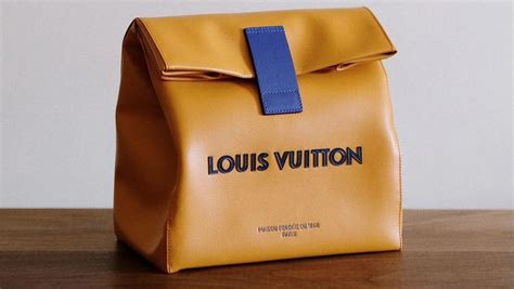 Louis Vuitton lança bolsa que imita saco de pão no .